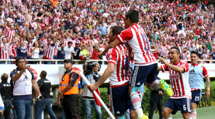 Chivas se lleva el clasico y sigue en zona de liguilla